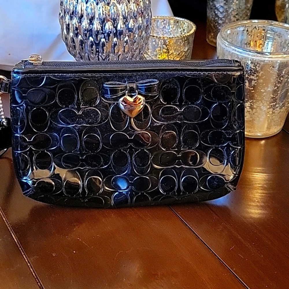 Coach wristlet black